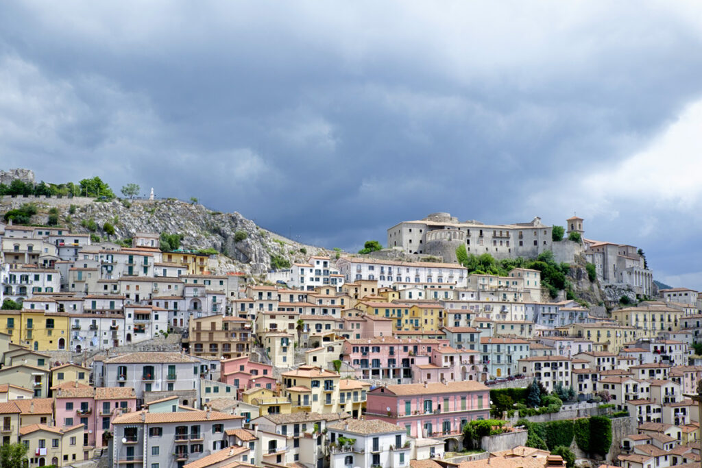 L'immagine mostra una panoramica del Comune di Muro Lucano